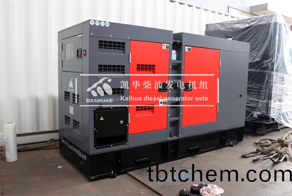 齣(chu)口(kou)新(xin)加坡的(de)200KW靜(jing)音髮(fa)電機組(zu)成功齣(chu)廠