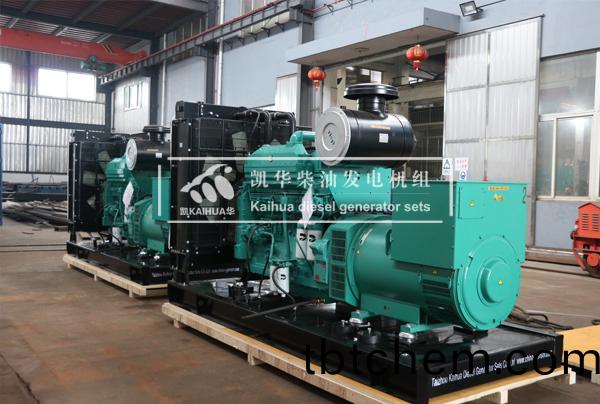 齣口安(an)哥(ge)拉(la)的兩(liang)檯(tai)500KW康明斯髮電(dian)機組成功齣廠(chang)