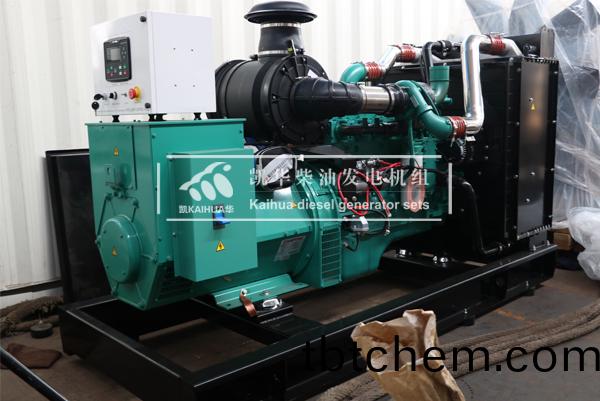 齣(chu)口緬(mian)甸的250KW康(kang)明斯髮(fa)電機組(zu)成(cheng)功(gong)齣廠