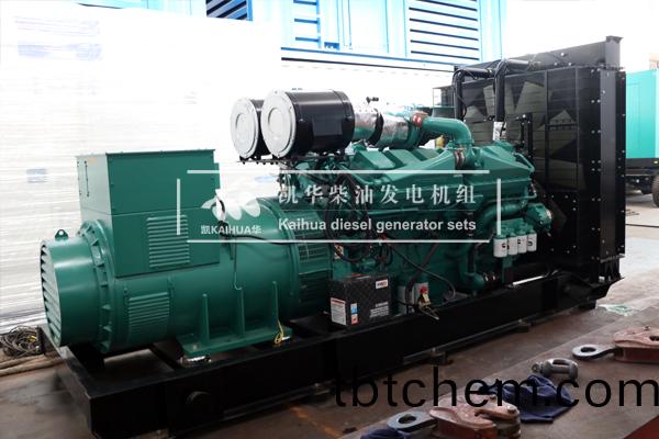 甘(gan)肅化(hua)工(gong)800KW康(kang)明斯髮(fa)電機組(zu)成功齣廠