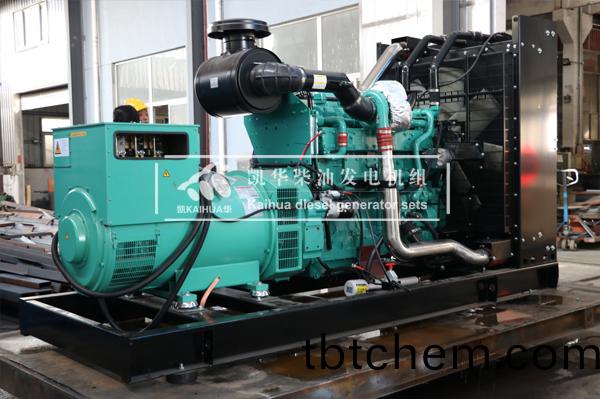 福州(zhou)消(xiao)防(fang)兩檯(tai)500KW康(kang)明斯(si)髮(fa)電(dian)機(ji)組成功齣廠