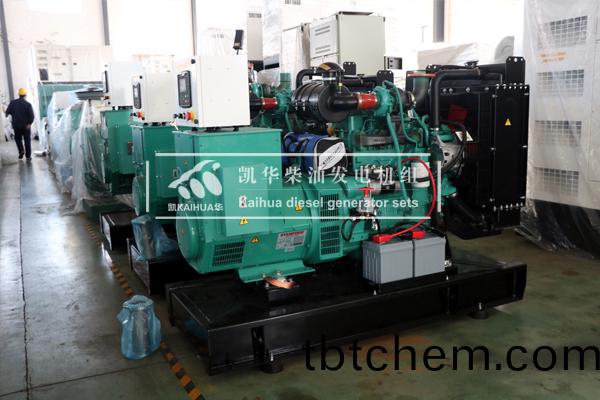 齣(chu)口(kou)新(xin)加(jia)坡(po)的三檯50KW康(kang)明(ming)斯髮電(dian)機(ji)組成(cheng)功齣廠(chang)