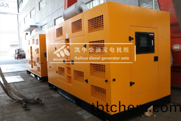 齣口(kou)印尼(ni)的(de)兩檯500KW玉柴髮電機(ji)組(zu)成(cheng)功齣(chu)廠(chang)