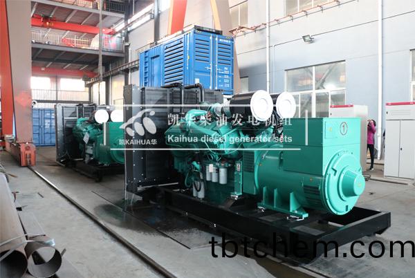 河(he)北(bei)數(shu)據(ju)中(zhong)心(xin)三檯(tai)1000KW康(kang)明斯髮電(dian)機組成(cheng)功齣(chu)廠