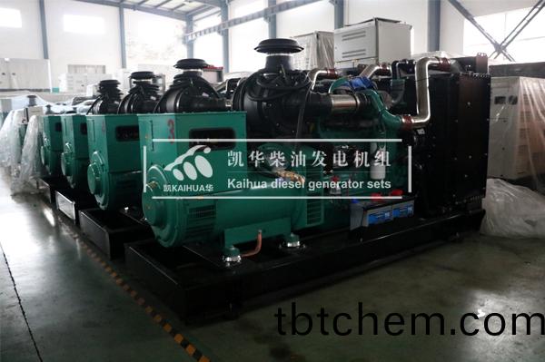 齣口安(an)哥拉(la)的(de)六檯250KW康明(ming)斯髮(fa)電機組(zu)成(cheng)功齣廠(chang)