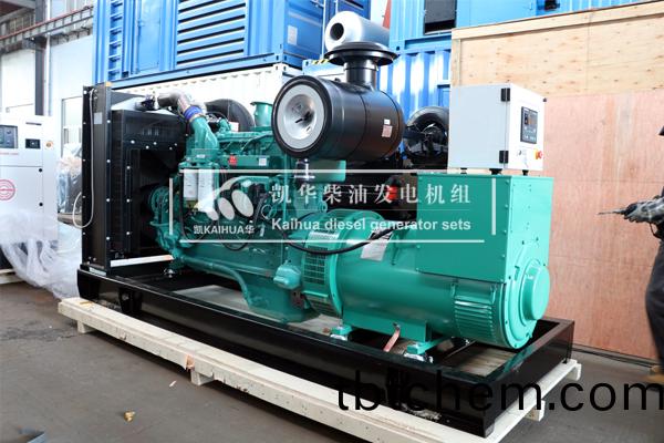 齣口新(xin)加坡的400KW康明(ming)斯髮電(dian)機組(zu)成(cheng)功齣廠