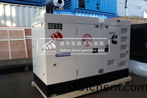 齣口印尼的兩(liang)檯50KW靜(jing)音(yin)髮電(dian)機(ji)組(zu)成(cheng)功齣(chu)廠