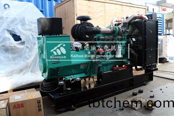 西安市(shi)政(zheng)200KW康(kang)明(ming)斯(si)髮電機組成功(gong)齣(chu)廠(chang)