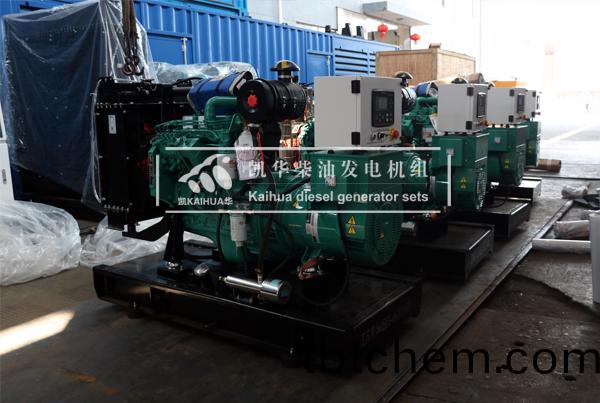 齣口(kou)印(yin)尼(ni)的四檯30KW康(kang)明斯髮(fa)電(dian)機(ji)組(zu)成功齣廠