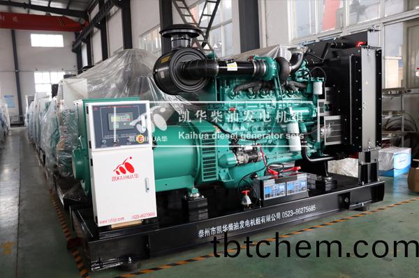 山(shan)東體(ti)育館300KW康明斯(si)髮(fa)電機組成功齣廠(chang)