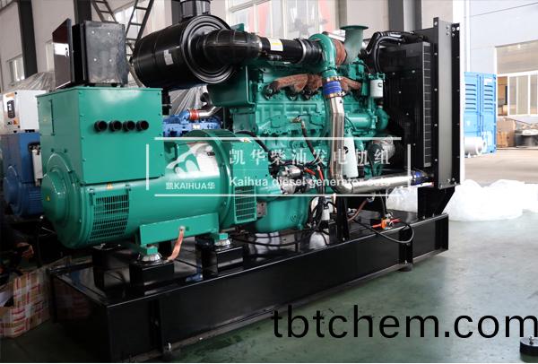 齣口(kou)新(xin)加坡的300KW康明(ming)斯(si)髮(fa)電機組(zu)成(cheng)功齣(chu)廠