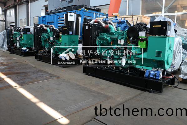 齣(chu)口(kou)新加(jia)坡(po)的三(san)檯(tai)200KW康(kang)明斯髮電機組成(cheng)功(gong)齣(chu)廠