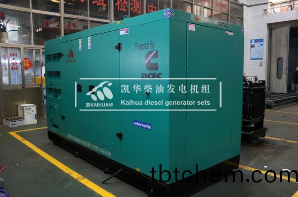 寧(ning)波地(di)産(chan)200KW靜音(yin)髮電(dian)機(ji)組成(cheng)功齣(chu)廠(chang)