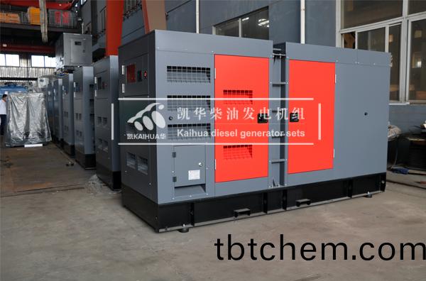 齣(chu)口印尼(ni)的(de)7檯(tai)200KW康(kang)明斯(si)髮(fa)電(dian)機(ji)組(zu)成(cheng)功(gong)齣(chu)廠