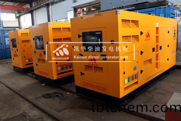 淛(zhe)江(jiang)公路(lu)三(san)檯200KW靜音(yin)髮(fa)電(dian)機組成(cheng)功齣(chu)廠