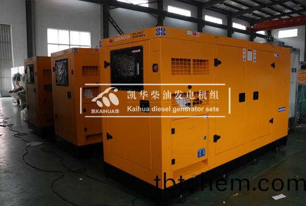 齣(chu)口(kou)南(nan)非的三(san)檯100KW靜(jing)音(yin)髮電(dian)機(ji)組成功(gong)齣廠