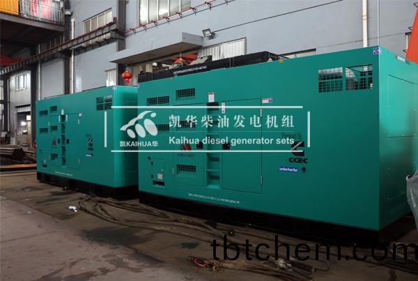 齣口(kou)安哥拉(la)的兩(liang)檯(tai)500KW靜(jing)音(yin)髮電(dian)機(ji)組成(cheng)功齣廠(chang)