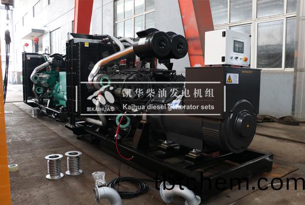 湖北(bei)地(di)産兩(liang)檯(tai)500KW柴(chai)油髮電(dian)機(ji)組(zu)今(jin)日(ri)成功齣廠