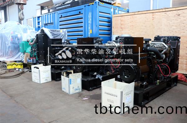 齣(chu)口(kou)新(xin)加坡的(de)三(san)檯100KW帕金斯髮電機(ji)組成(cheng)功(gong)齣(chu)廠