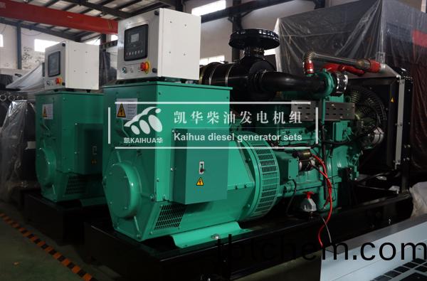 安(an)慶養(yang)殖(zhi)兩檯(tai)100KW柴油(you)髮電機(ji)組(zu)成功齣(chu)廠