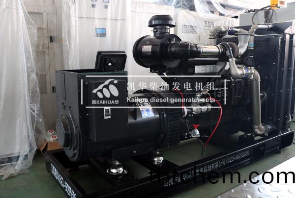 雲(yun)南基建(jian)300KW上(shang)柴(chai)髮(fa)電(dian)機組成功(gong)齣廠