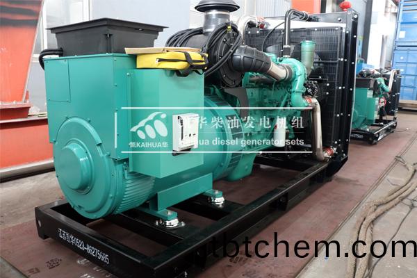 甘(gan)肅公路兩(liang)檯(tai)康(kang)明斯(si)髮電機組(zu)成功齣廠