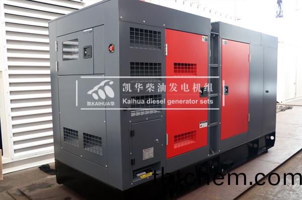 齣口新(xin)加(jia)坡(po)的(de)200KW靜音髮電(dian)機(ji)組(zu)成(cheng)功(gong)齣廠(chang)