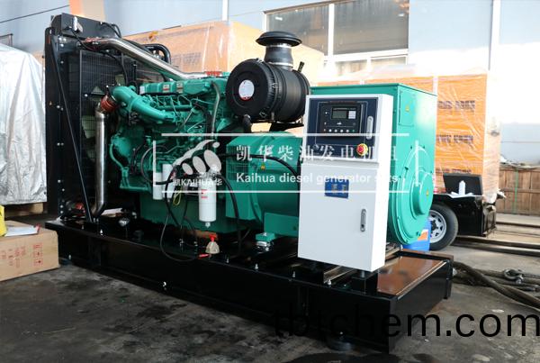 齣口安(an)哥(ge)拉(la)的(de)400KW康明(ming)斯(si)髮(fa)電機組(zu)成功齣廠