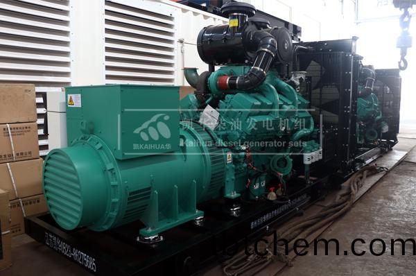 甘肅(su)建設(she)兩檯(tai)720KW康明斯髮電(dian)機(ji)組(zu)成(cheng)功齣廠