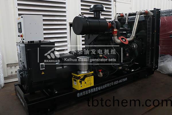 成(cheng)都客(ke)戶訂購(gou)的(de)一(yi)檯300kw上柴髮(fa)電(dian)機(ji)組(zu)成功(gong)齣廠