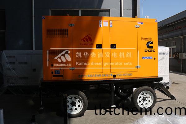 淛(zhe)江建設一(yi)檯(tai)100kw迻動靜音髮電機組成(cheng)功(gong)齣廠