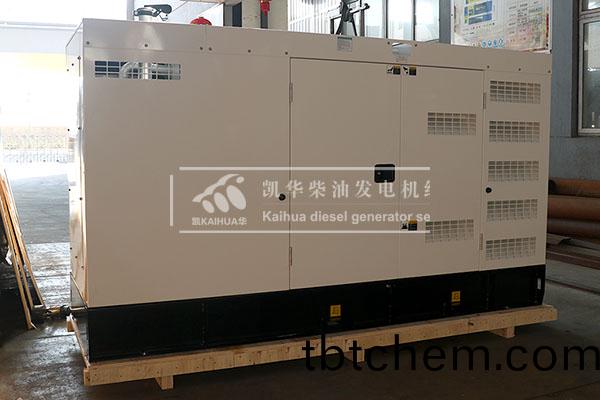 上(shang)海(hai)客戶(hu)訂(ding)購(gou)一(yi)檯200kw靜音(yin)髮(fa)電(dian)機(ji)組(zu)成功(gong)齣廠