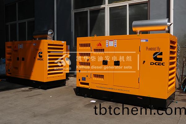 桂(gui)林兩(liang)檯(tai)75kw防雨(yu)罩(zhao)柴(chai)油(you)髮(fa)電機(ji)組(zu)成功齣(chu)廠