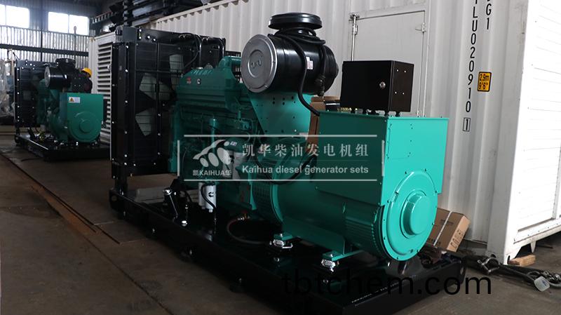 株(zhu)洲(zhou)兩(liang)檯(tai)500kw康明(ming)斯髮電機組(zu)成功齣廠