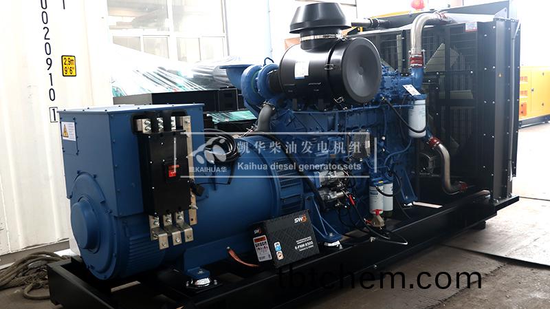 麯靖(jing)600kw玉柴柴(chai)油(you)髮電機組成(cheng)功齣廠(chang)