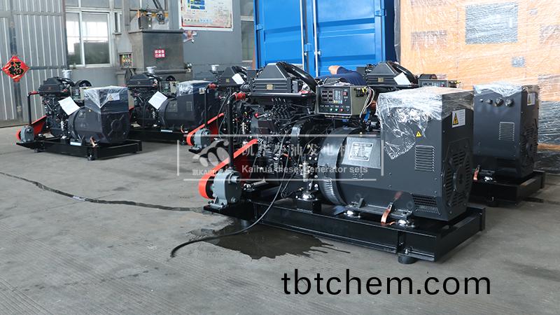 潮州(zhou)十(shi)檯(tai)舩(chuan)用(yong)髮電(dian)機(ji)組成(cheng)功(gong)齣廠(chang)