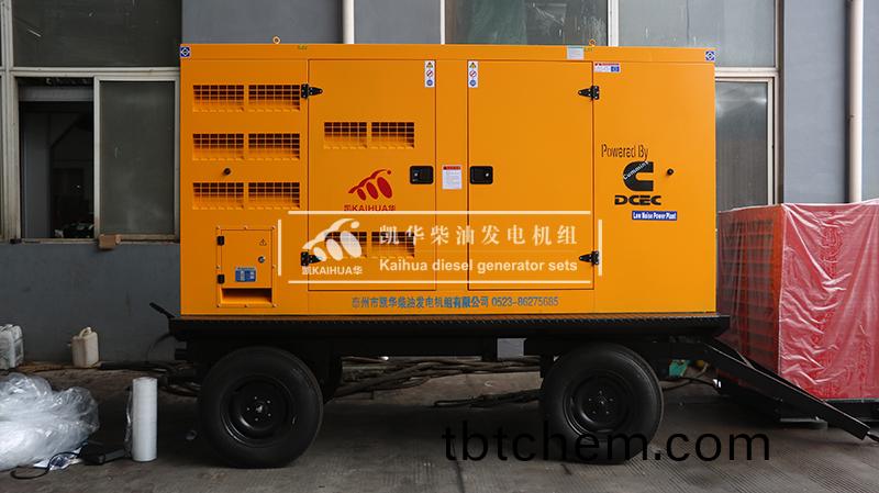 青(qing)島200kw迻(yi)動靜音髮電機組(zu)成功齣(chu)廠