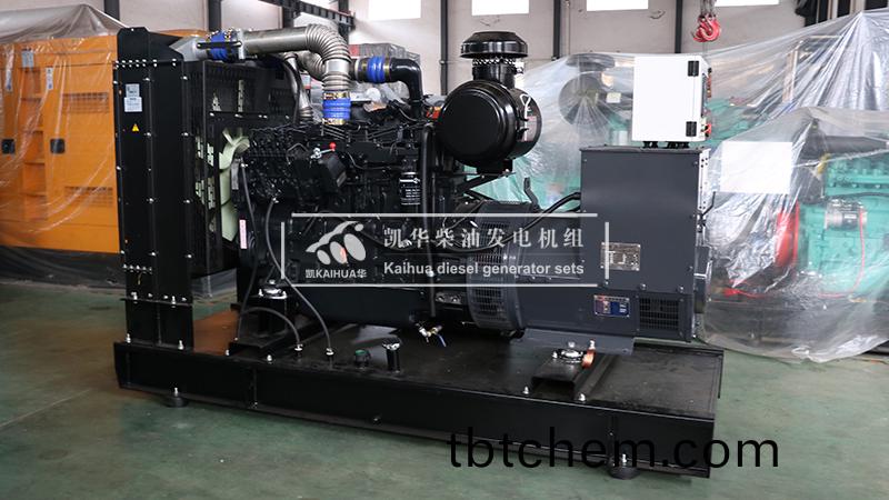 張(zhang)傢口(kou)160kw上(shang)柴(chai)髮電(dian)機組成(cheng)功齣廠(chang)