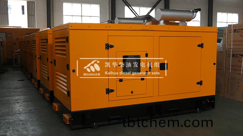 北海市(shi)六檯100kw防(fang)雨罩柴油髮電機(ji)組(zu)成功(gong)齣(chu)廠(chang)