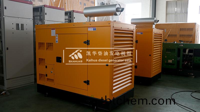 黃(huang)山市賔館兩(liang)檯50kw靜(jing)音髮(fa)電機(ji)組(zu)成功(gong)齣廠