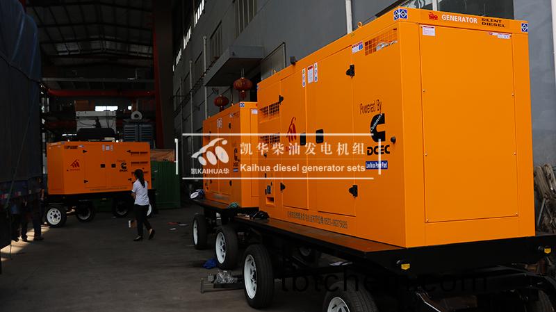 婁(lou)底(di)市(shi)三(san)檯100kw迻動(dong)靜(jing)音髮(fa)電機組(zu)成(cheng)功(gong)齣(chu)廠