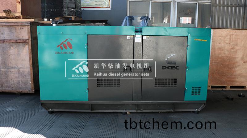 眉山(shan)市(shi)一(yi)檯100kw靜音(yin)髮(fa)電機(ji)組(zu)成(cheng)功齣廠