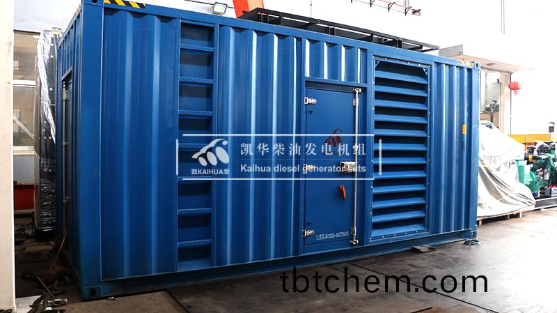 濮(pu)陽(yang)市(shi)一(yi)檯600kw集(ji)裝箱(xiang)式(shi)髮(fa)電機組成功齣(chu)廠