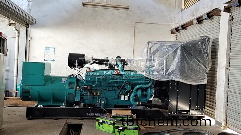 開封一(yi)檯1200kw康(kang)明(ming)斯(si)髮電(dian)機(ji)組成(cheng)功交付