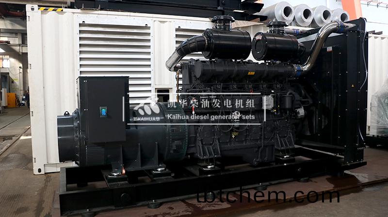 連雲港(gang)市政(zheng)一檯(tai)1000kw上(shang)柴髮電(dian)機(ji)組成功齣(chu)廠