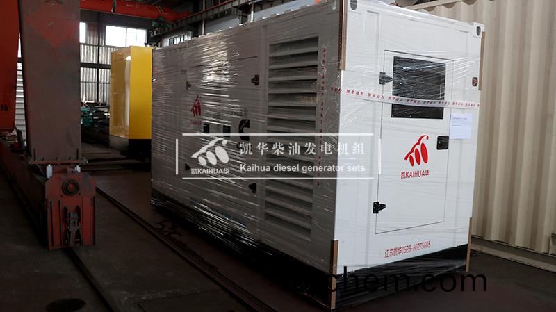 長(zhang)沙賔館(guan)一(yi)檯300kw靜(jing)音(yin)髮(fa)電(dian)機組(zu)成功齣廠