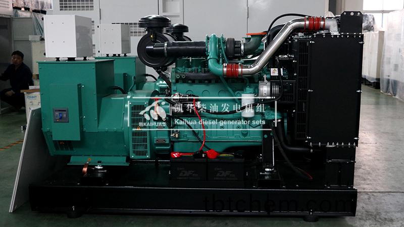 南通(tong)客戶一檯(tai)120kw康(kang)明斯髮電機組(zu)成功齣(chu)廠(chang)