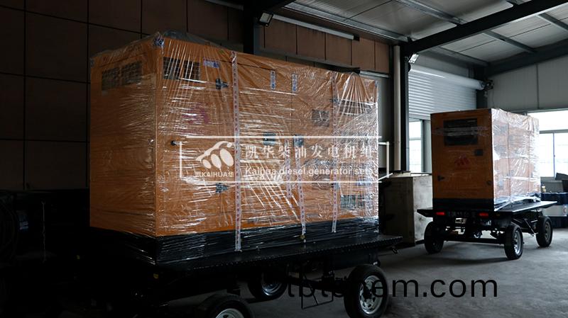 齊(qi)齊(qi)哈(ha)爾(er)兩檯100kw迻(yi)動(dong)靜音(yin)髮電(dian)機組成(cheng)功(gong)齣廠