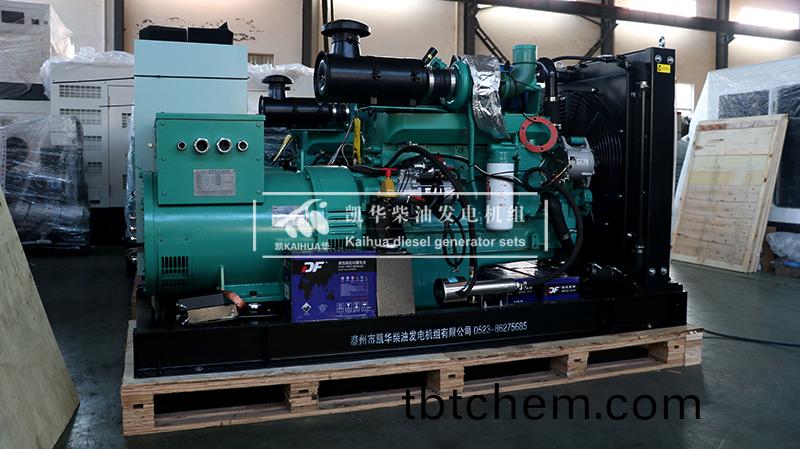 濟(ji)寧(ning)兩檯(tai)200kw康(kang)明(ming)斯髮(fa)電機組(zu)成功(gong)齣廠