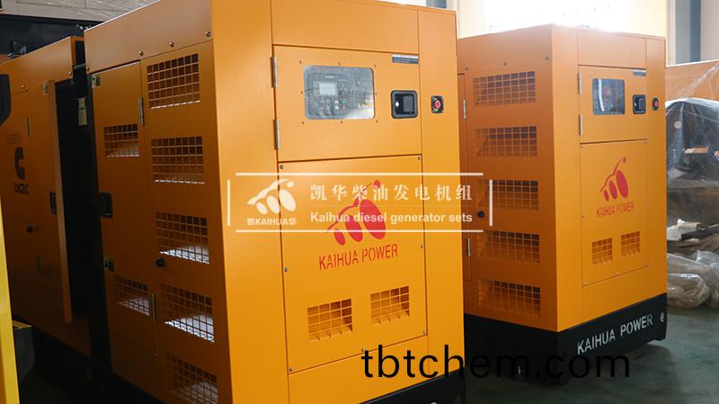 保定兩(liang)檯100kw靜音(yin)髮電機(ji)組(zu)成(cheng)功齣廠(chang)